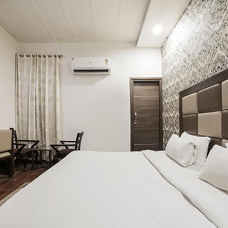 Townhouse Hollywood Heights Hotell Amritsar Exteriör bild