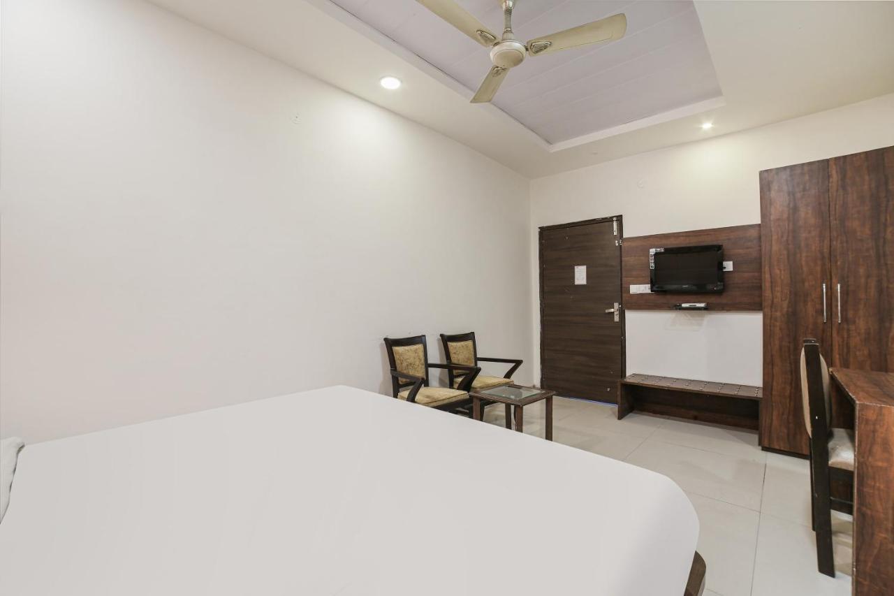 Townhouse Hollywood Heights Hotell Amritsar Exteriör bild