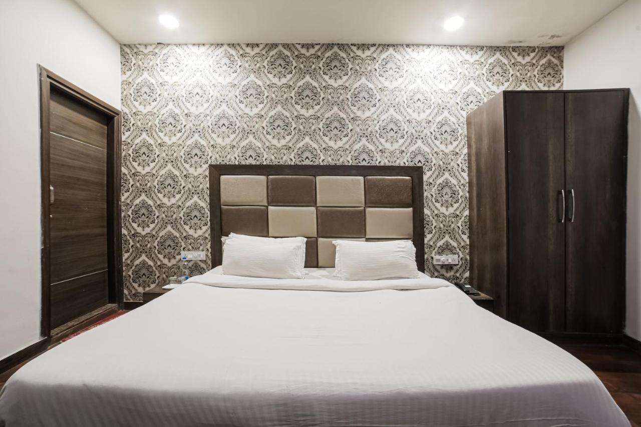 Townhouse Hollywood Heights Hotell Amritsar Exteriör bild