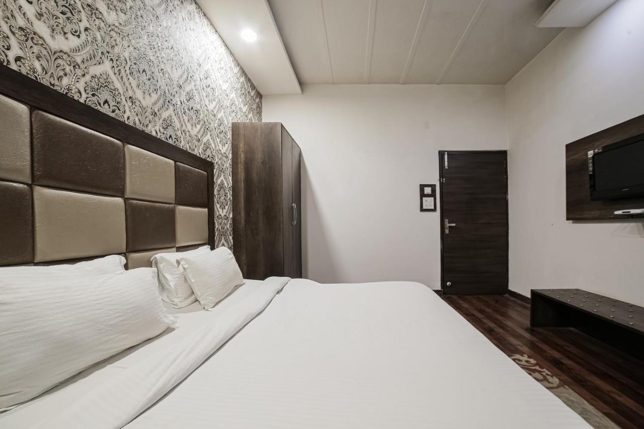 Townhouse Hollywood Heights Hotell Amritsar Exteriör bild