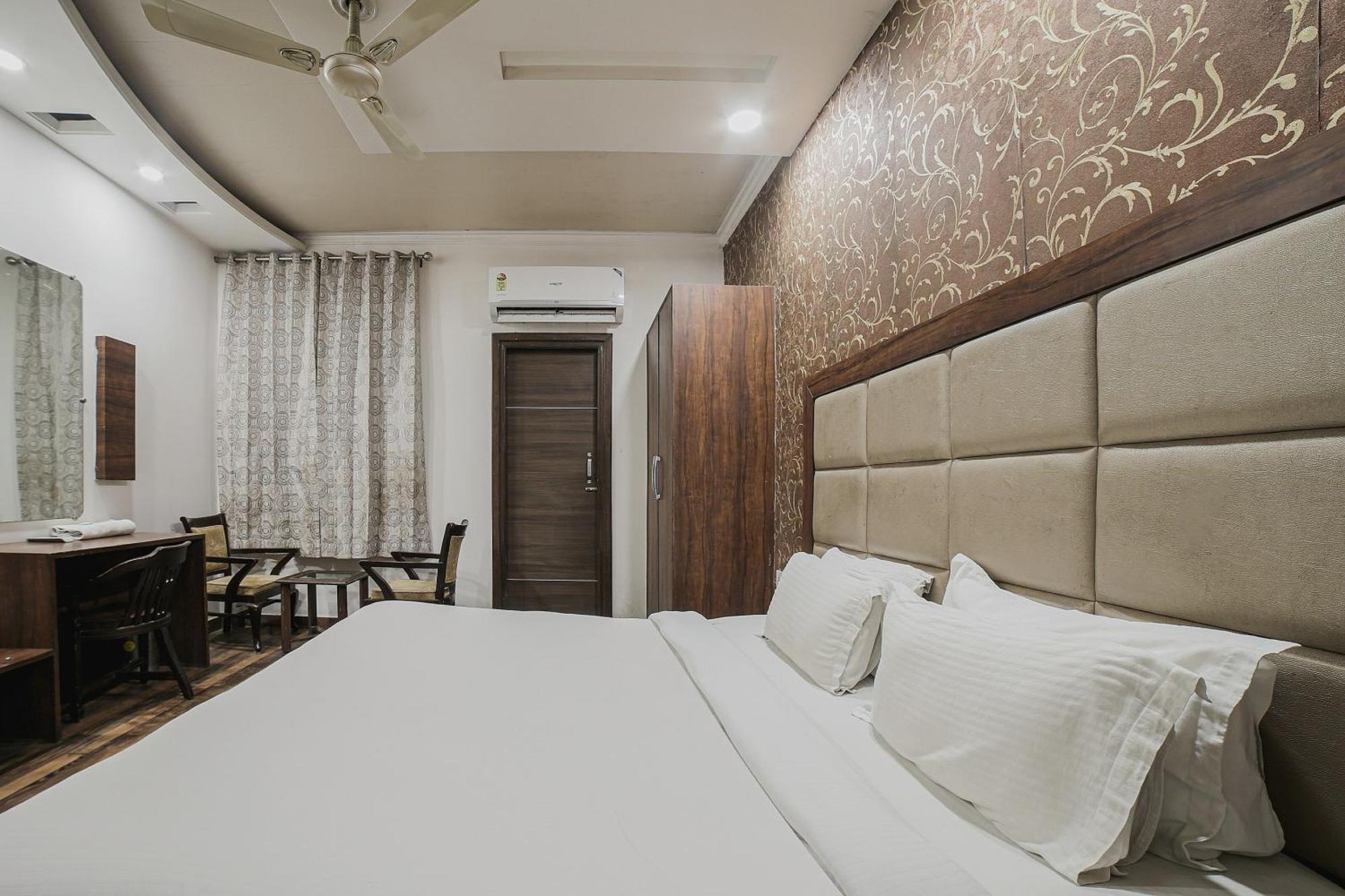Townhouse Hollywood Heights Hotell Amritsar Exteriör bild