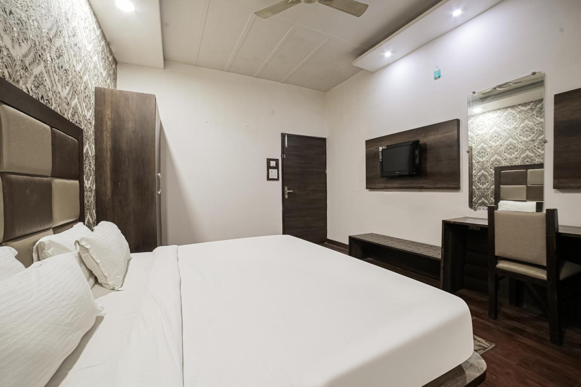 Townhouse Hollywood Heights Hotell Amritsar Exteriör bild