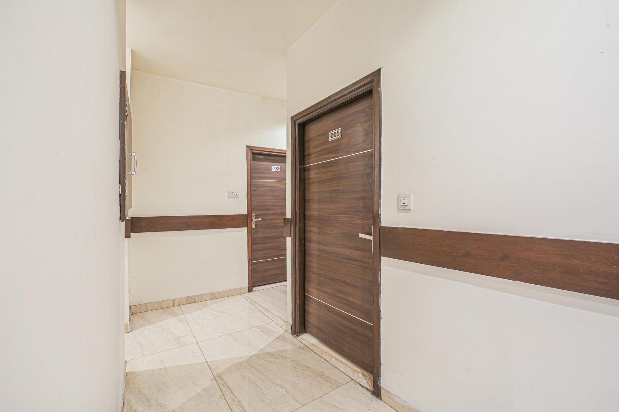 Townhouse Hollywood Heights Hotell Amritsar Exteriör bild