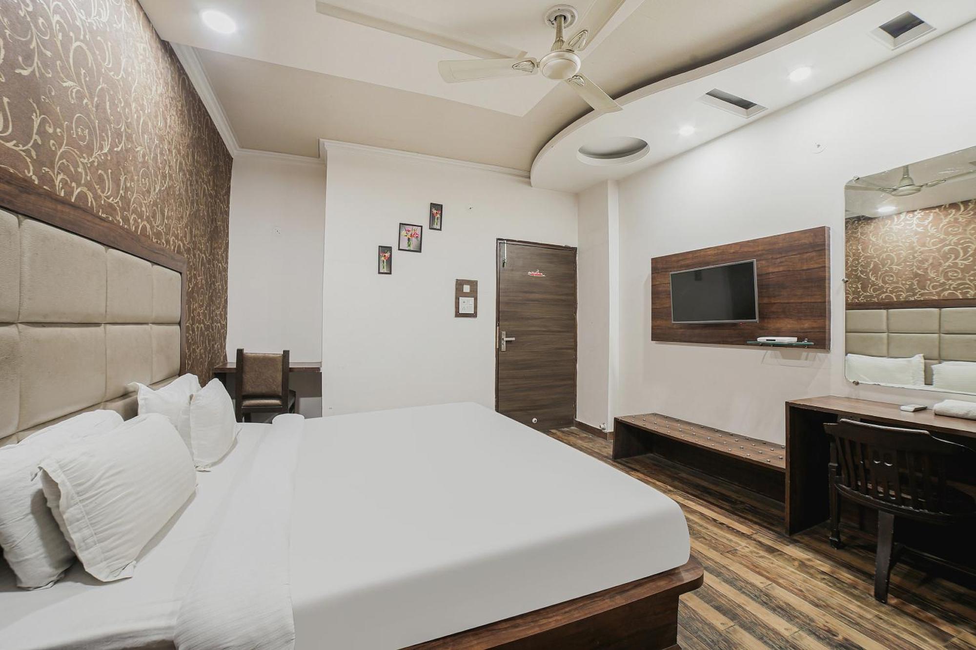 Townhouse Hollywood Heights Hotell Amritsar Exteriör bild