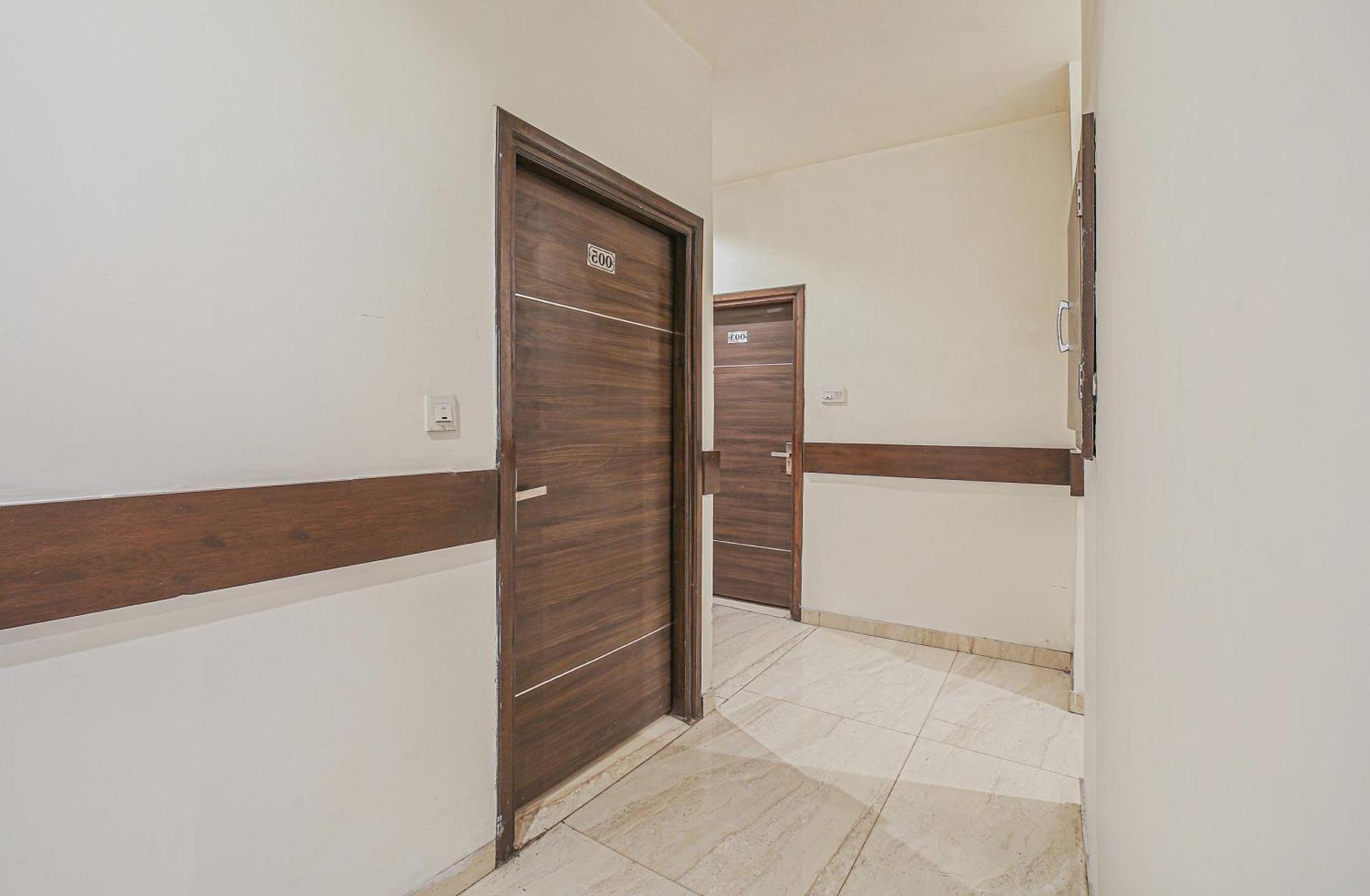 Townhouse Hollywood Heights Hotell Amritsar Exteriör bild