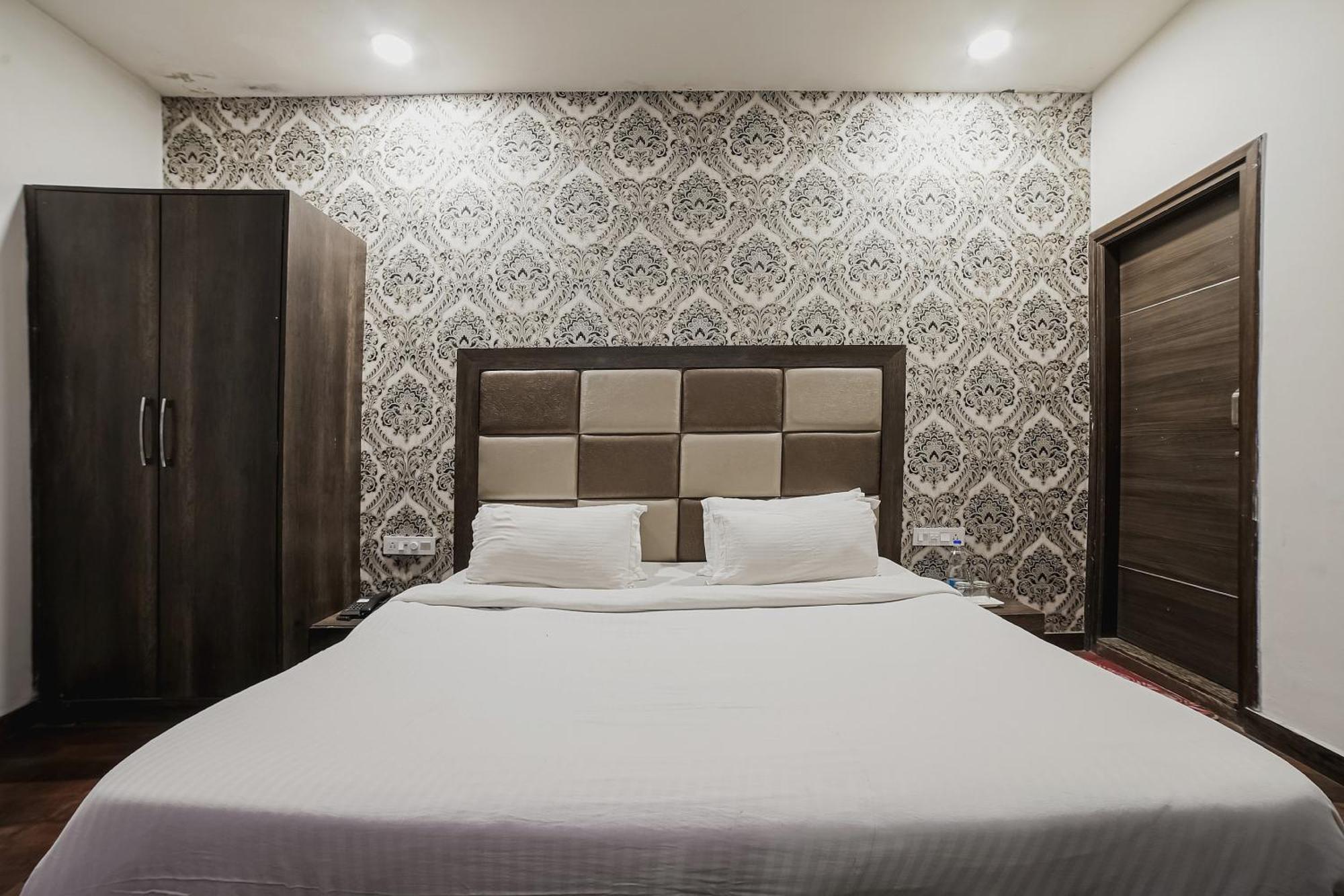 Townhouse Hollywood Heights Hotell Amritsar Exteriör bild