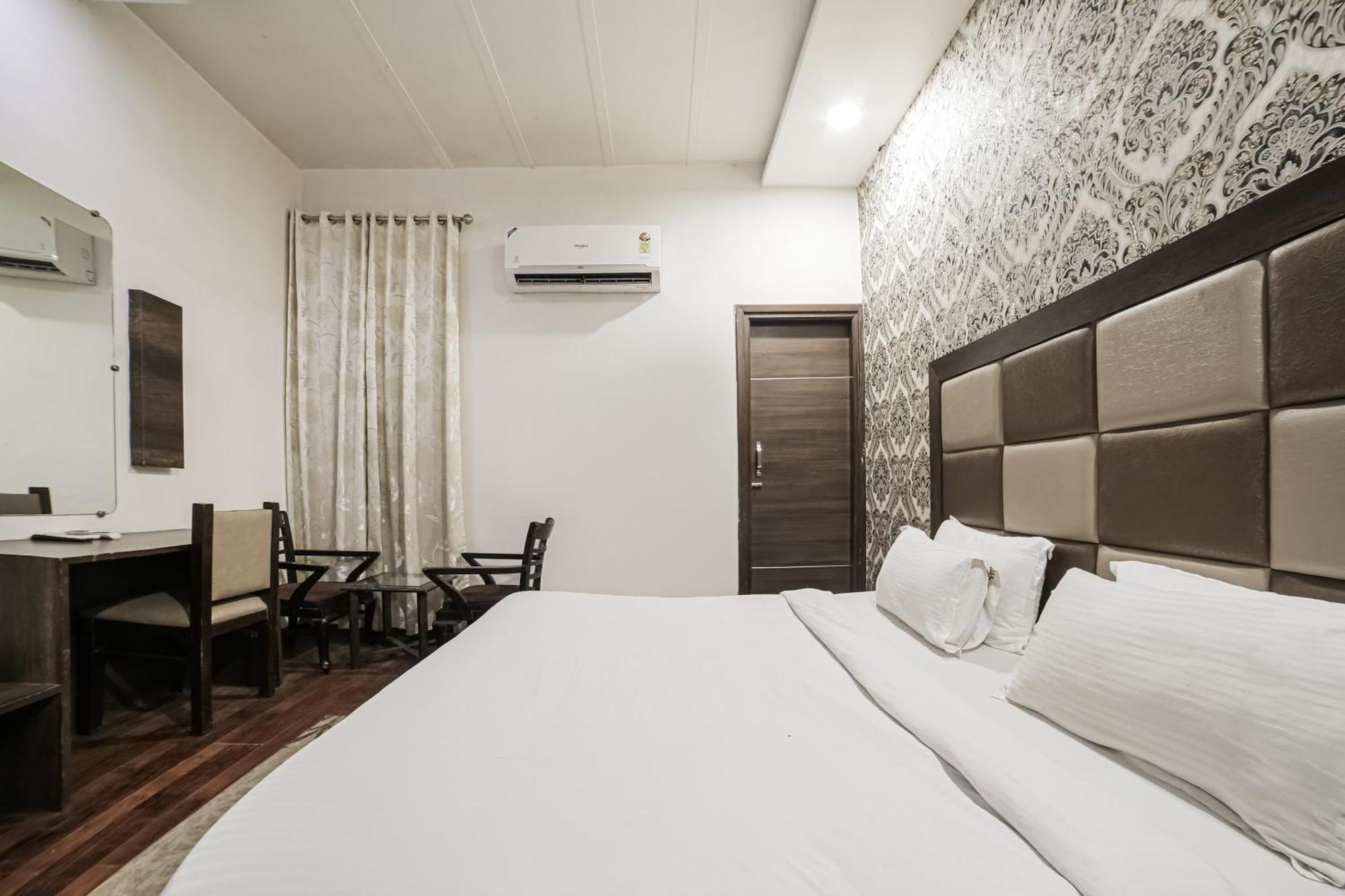 Townhouse Hollywood Heights Hotell Amritsar Exteriör bild
