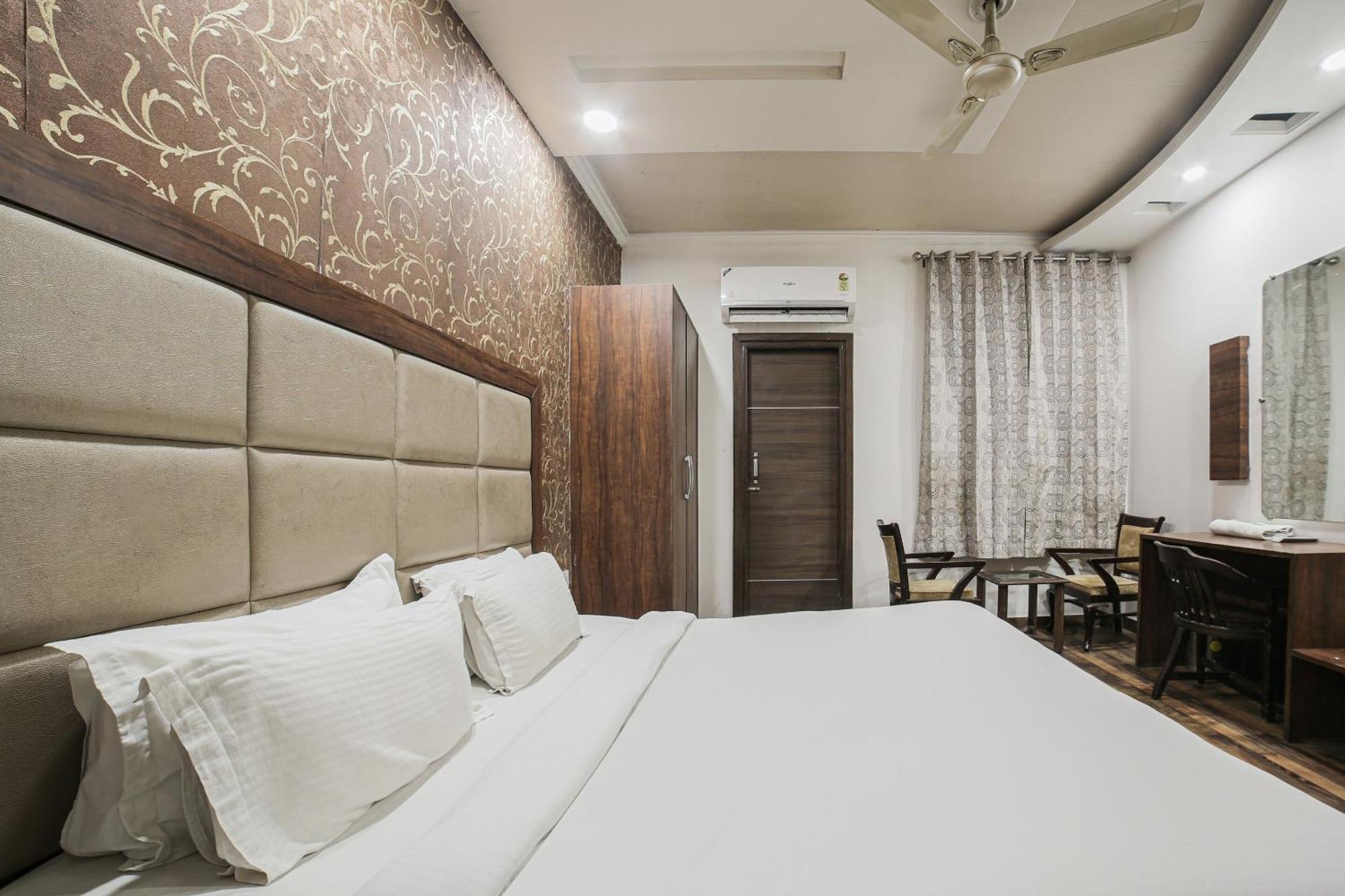 Townhouse Hollywood Heights Hotell Amritsar Exteriör bild